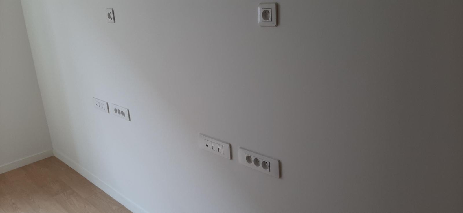Prises de courant et RJ45 dans un logement rénové